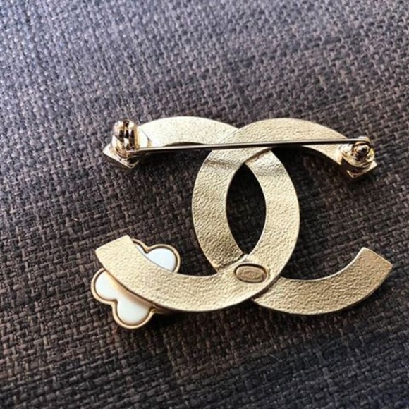 AUTH Chanel CC Silver Classic Brooch Camilla 🌸 - Picture 4 of 7